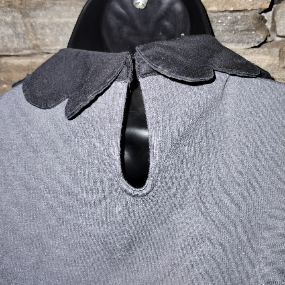 Modcloth gray aline Sleeveless dress with black scalloped collar,  size s - Picture 2 of 9